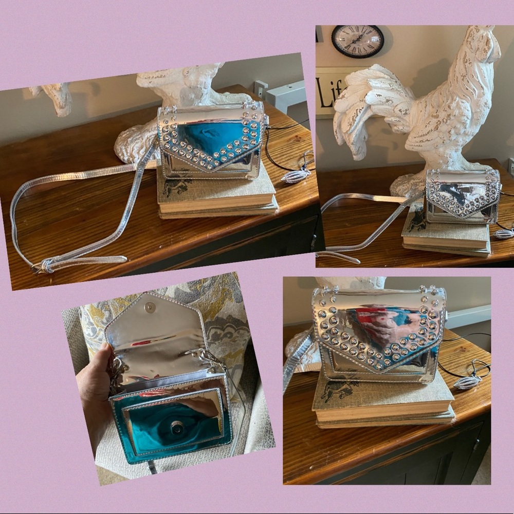 Elegant adjustable strap brilliant purse!